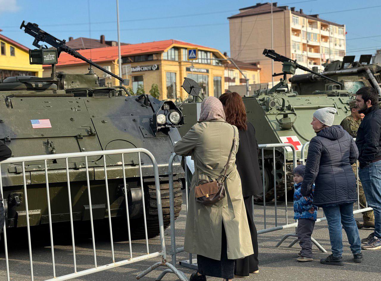 Студенты Гуманитарно-педагогического колледжа посетили уникальную передвижную выставку трофейной военной техники  Украины и стран НАТО, захваченной у...